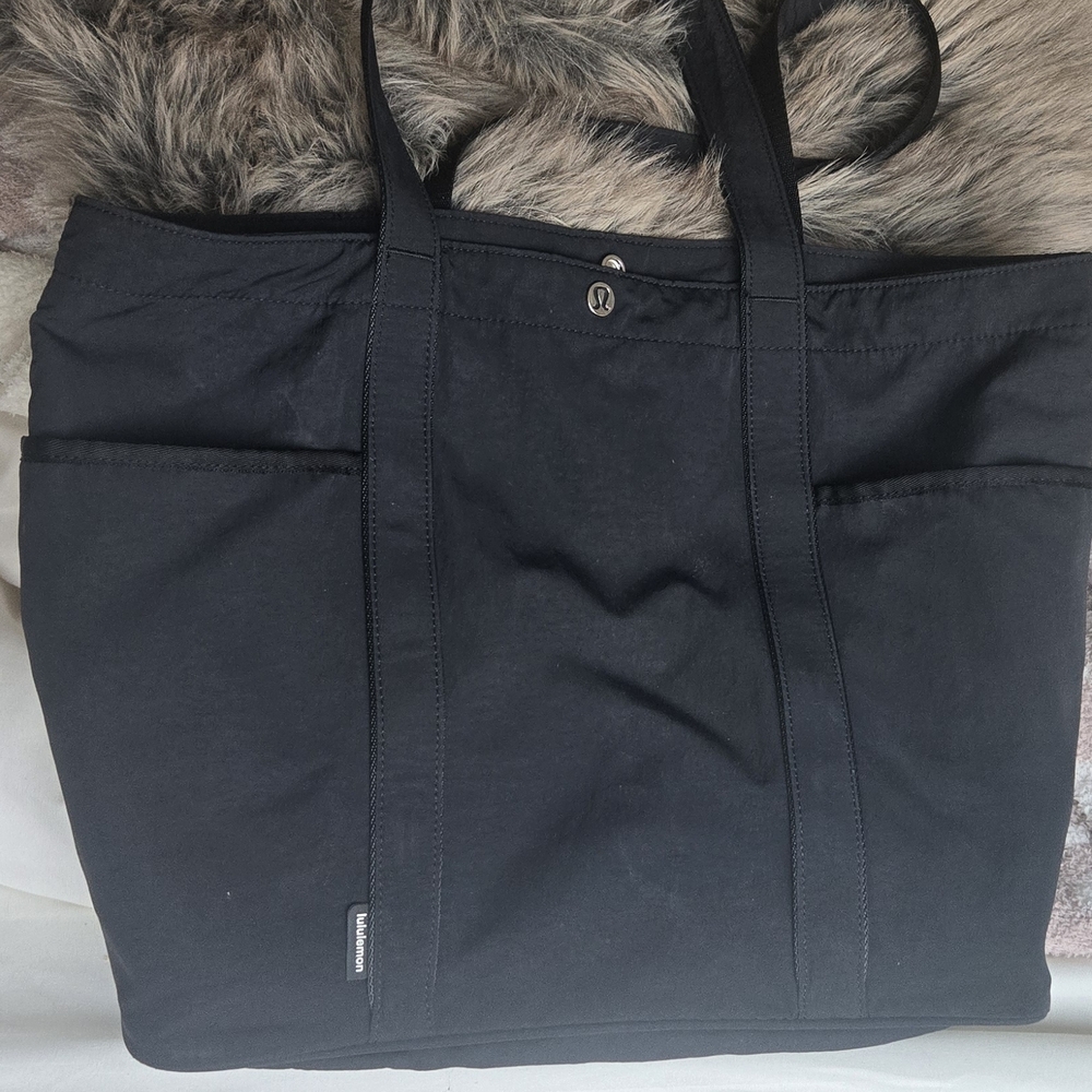 Black Lululemon Tote